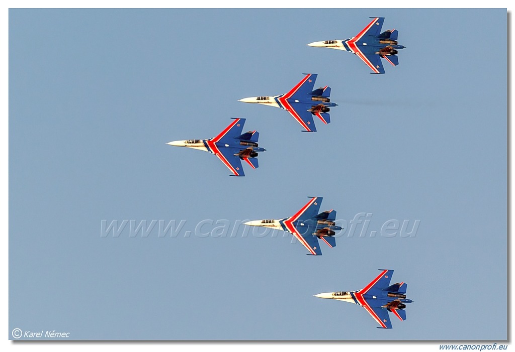 Russian Knights (Russkiye Vityazi) - 3x Sukhoi Su-27P, 2x Sukhoi Su-27UB