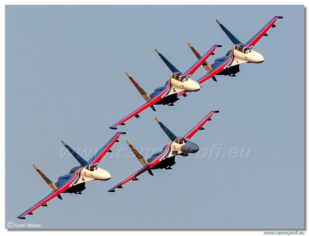 Russian Knights (Russkiye Vityazi) - 3x Sukhoi Su-27P, 2x Sukhoi Su-27UB