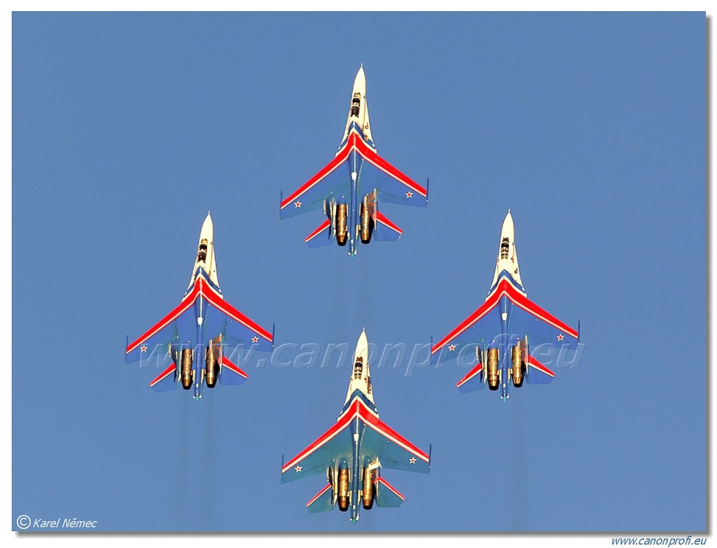 Russian Knights (Russkiye Vityazi) - 3x Sukhoi Su-27P, 2x Sukhoi Su-27UB