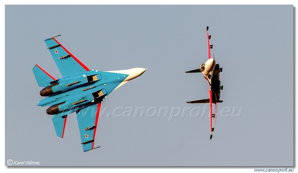 Russian Knights (Russkiye Vityazi) - 3x Sukhoi Su-27P, 2x Sukhoi Su-27UB