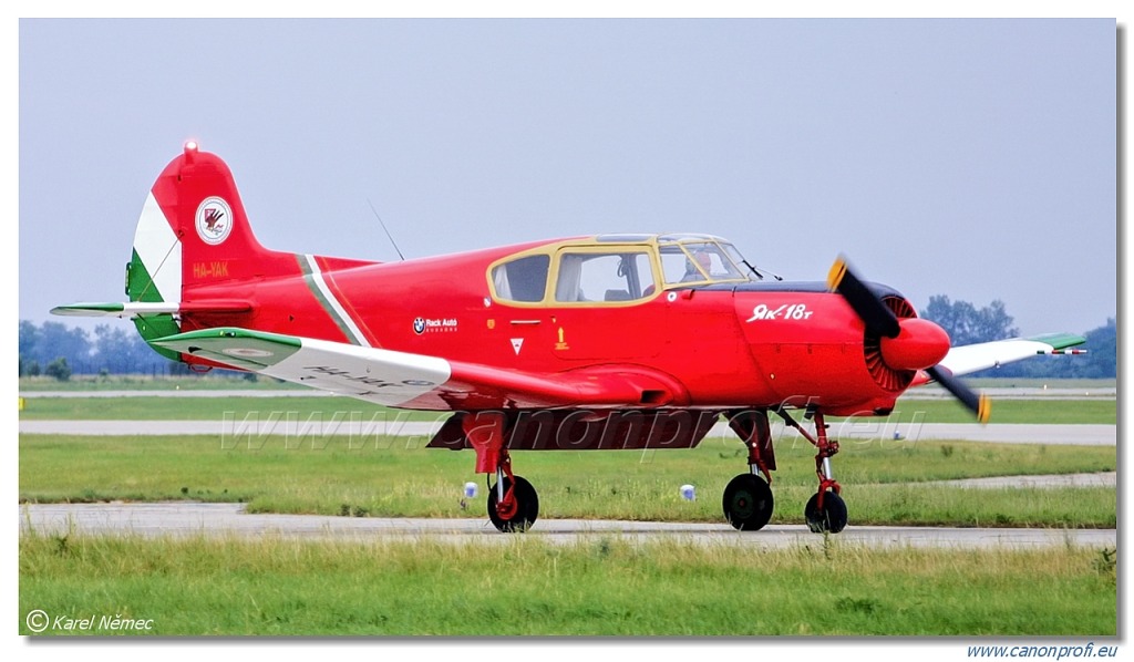 Sky Huszars - Yakovlev Yak-18T + 2x Yak-52