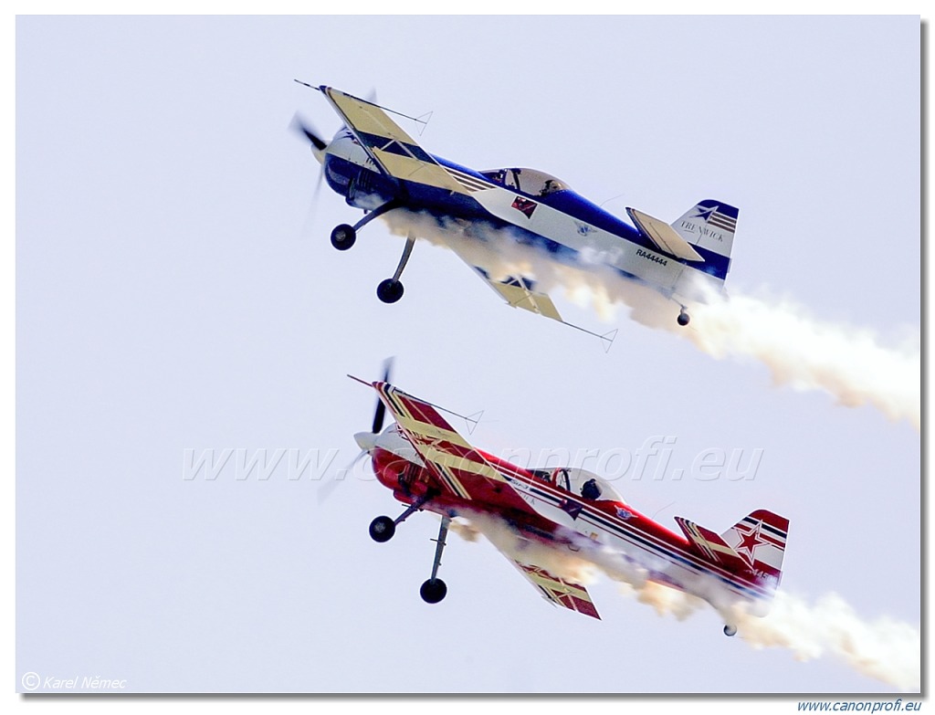 Sukhoi duo - Sukhoi Su-26 + Su-31