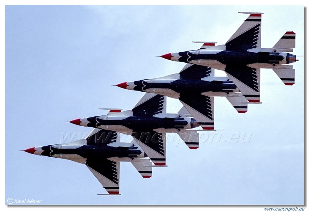 Thunderbirds - 4x General Dynamics F-16C Fighting Falcon