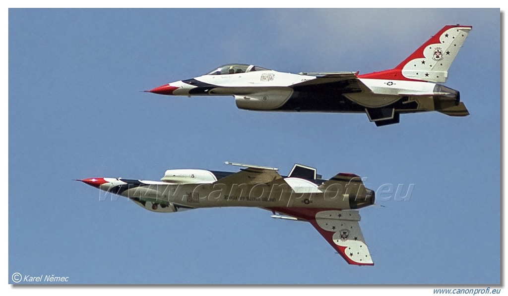 Thunderbirds - 4x General Dynamics F-16C Fighting Falcon