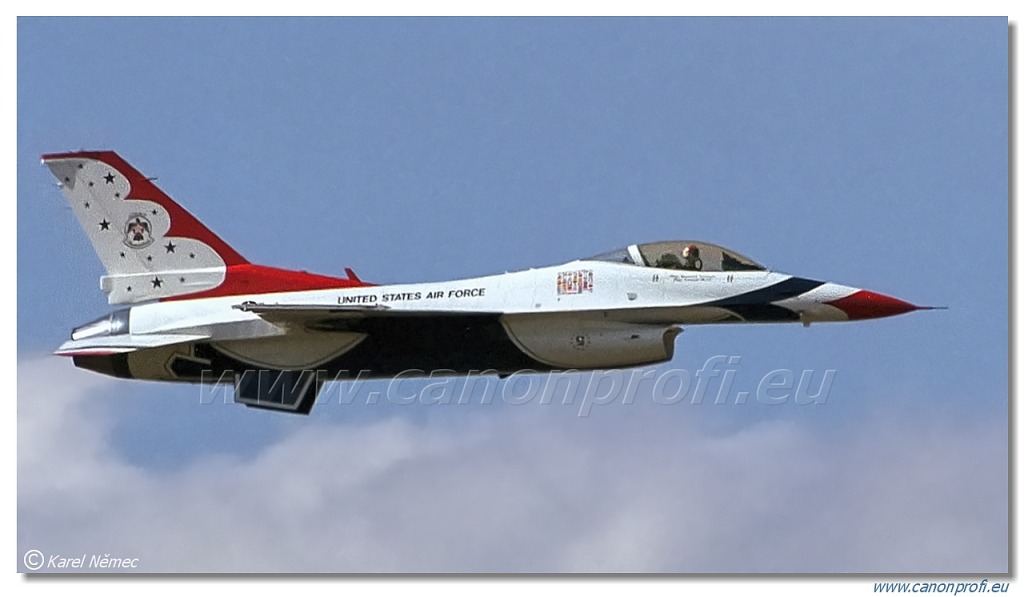 Thunderbirds - 4x General Dynamics F-16C Fighting Falcon