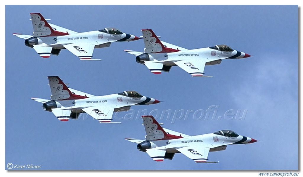 Thunderbirds - 4x General Dynamics F-16C Fighting Falcon