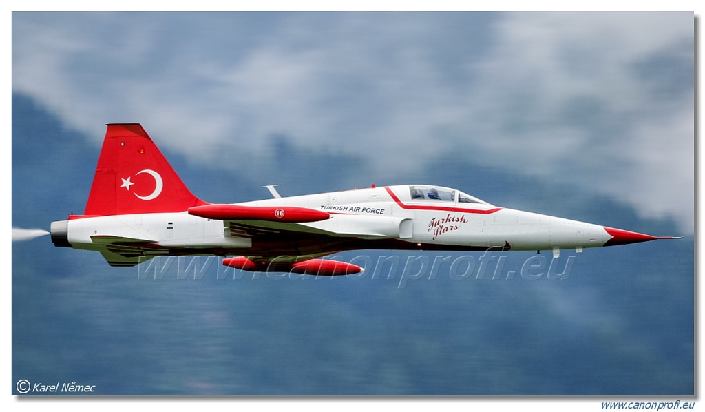 Türk Yıldızları (Turkish Stars) - 6x NF-5A, 2x NF-5B Freedom Fighter