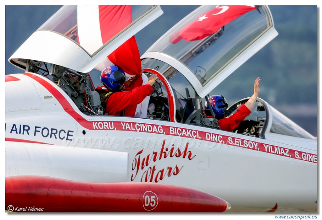 Türk Yıldızları (Turkish Stars) - 6x NF-5A, 2x NF-5B Freedom Fighter