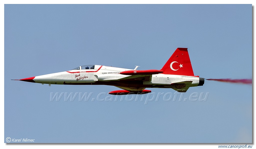 Türk Yıldızları (Turkish Stars) - 6x NF-5A, 2x NF-5B Freedom Fighter