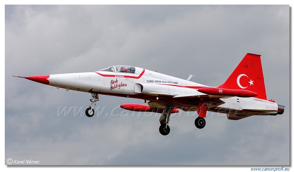 Türk Yıldızları (Turkish Stars) - 6x NF-5A, 2x NF-5B Freedom Fighter