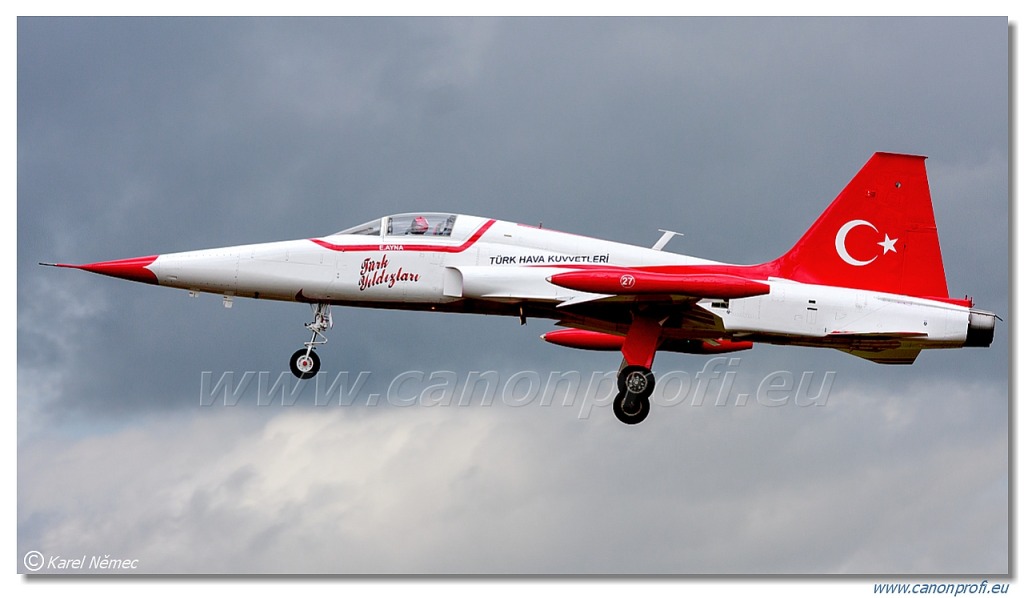 Türk Yıldızları (Turkish Stars) - 6x NF-5A, 2x NF-5B Freedom Fighter