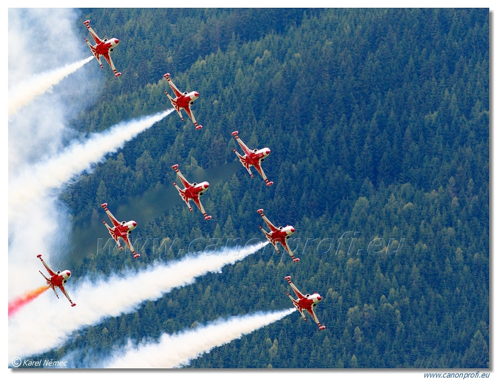 Türk Yıldızları (Turkish Stars) - 6x NF-5A, 2x NF-5B Freedom Fighter