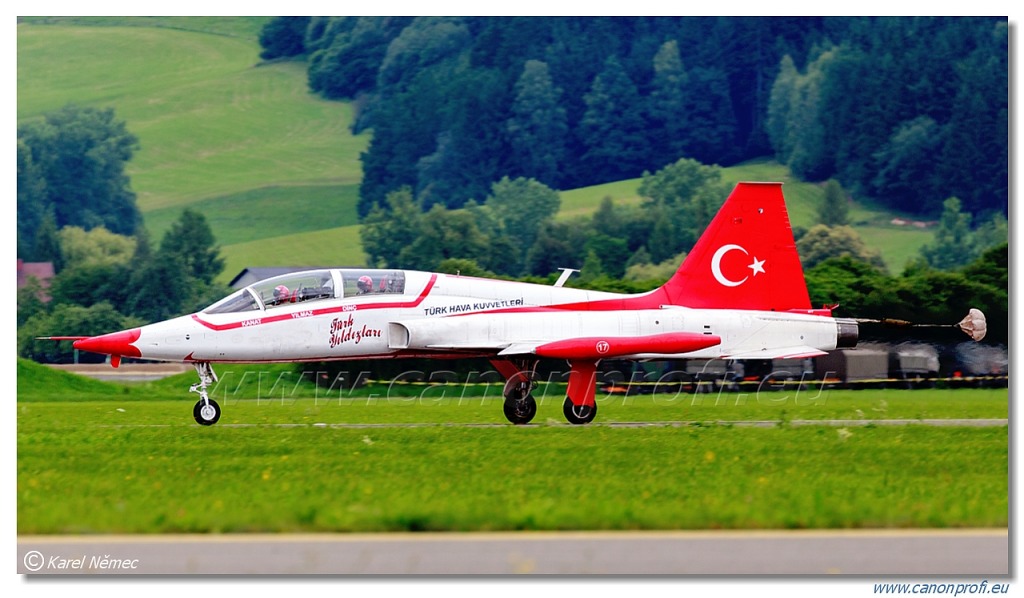 Türk Yıldızları (Turkish Stars) - 6x NF-5A, 2x NF-5B Freedom Fighter