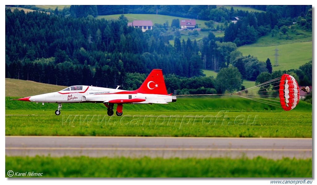 Türk Yıldızları (Turkish Stars) - 6x NF-5A, 2x NF-5B Freedom Fighter
