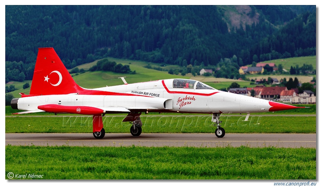 Türk Yıldızları (Turkish Stars) - 6x NF-5A, 2x NF-5B Freedom Fighter