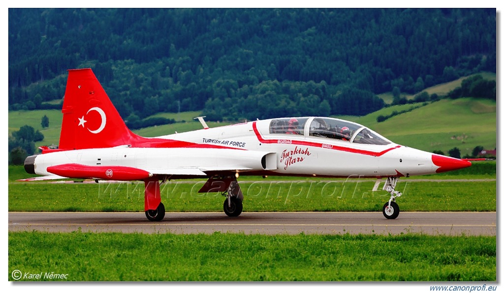 Türk Yıldızları (Turkish Stars) - 6x NF-5A, 2x NF-5B Freedom Fighter