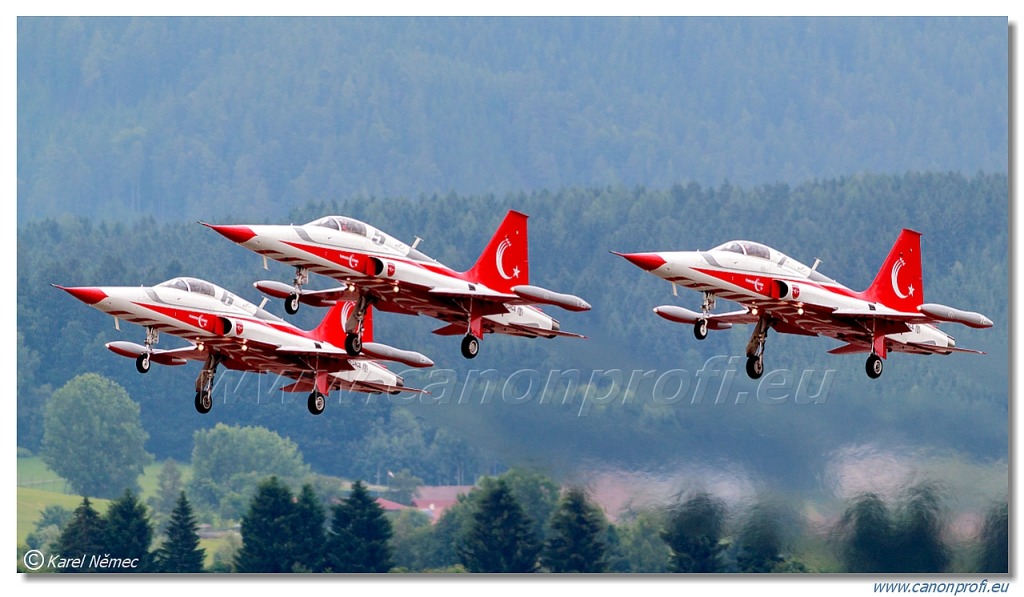 Türk Yıldızları (Turkish Stars) - 6x NF-5A, 2x NF-5B Freedom Fighter