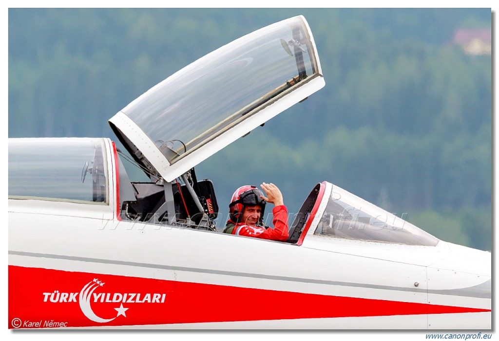 Türk Yıldızları (Turkish Stars) - 6x NF-5A, 2x NF-5B Freedom Fighter