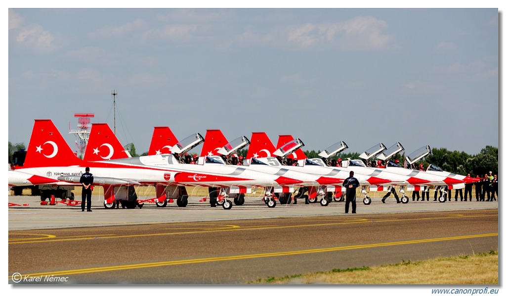Türk Yıldızları (Turkish Stars) - 6x NF-5A, 2x NF-5B Freedom Fighter