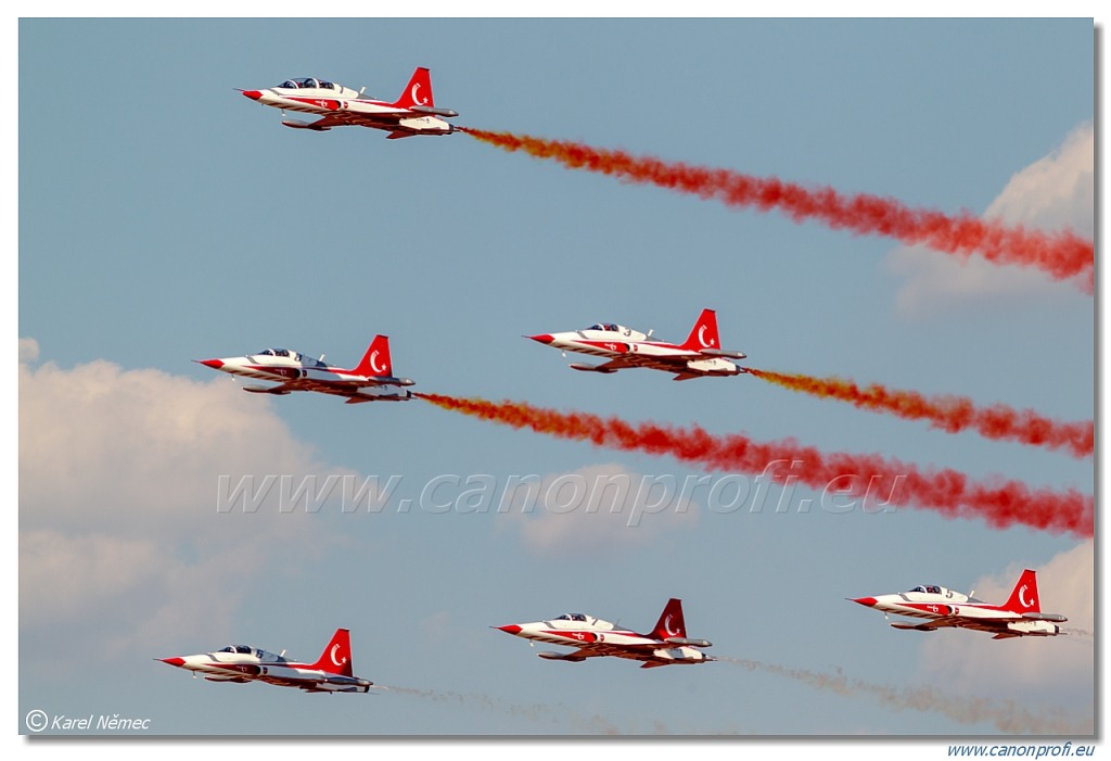 Türk Yıldızları (Turkish Stars) - 6x NF-5A, 2x NF-5B Freedom Fighter