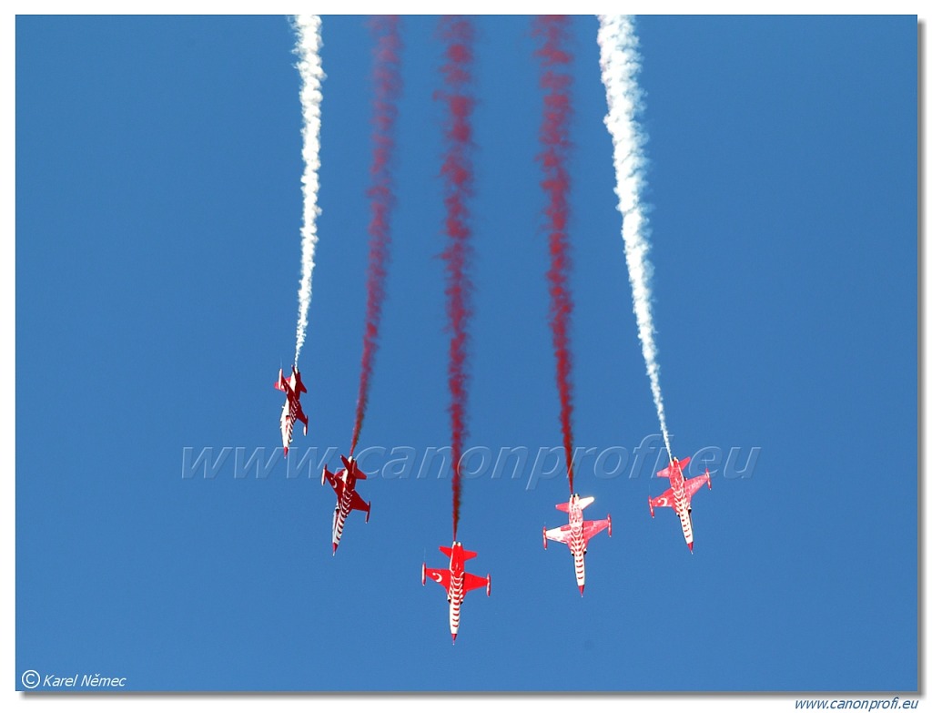 Türk Yıldızları (Turkish Stars) - 6x NF-5A, 2x NF-5B Freedom Fighter