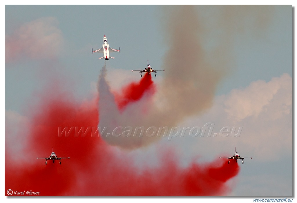 Türk Yıldızları (Turkish Stars) - 6x NF-5A, 2x NF-5B Freedom Fighter