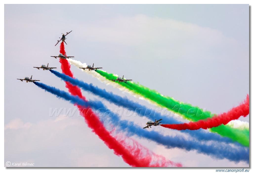 Al Fursan UAE aerobatic display team (The Knights) – 7x Aermacchi MB-339NAT