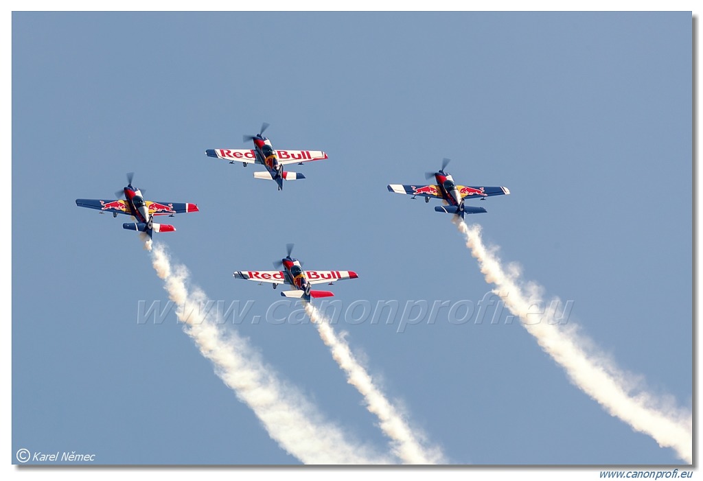 Red Bull - 4x XtremeAir XA-42 Sbach 342