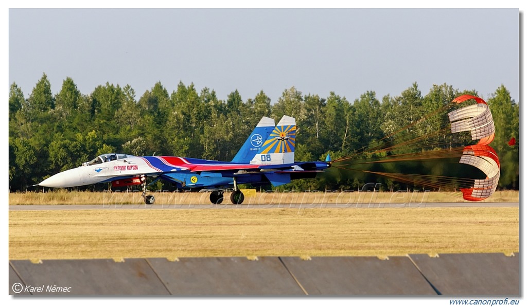 Russian Knights (Russkiye Vityazi) - 3x Sukhoi Su-27P, 2x Sukhoi Su-27UB